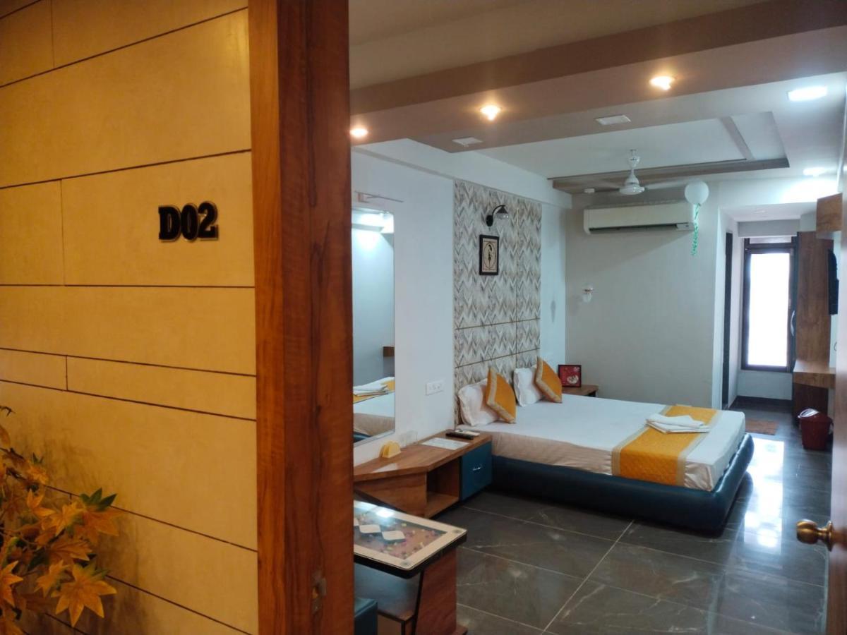 Hotel Dolphin Residency Patan  Экстерьер фото